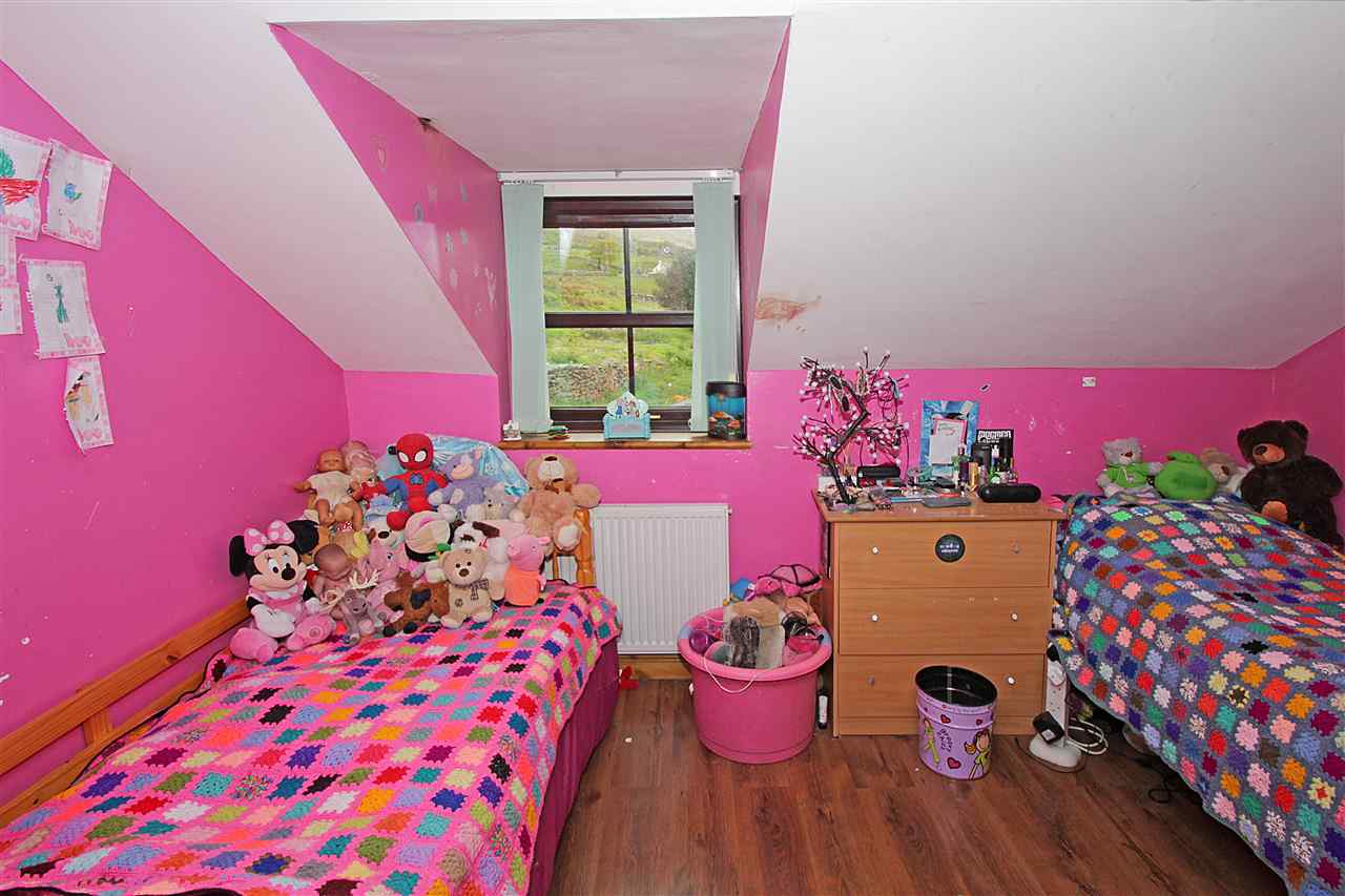 resized-2349823-Bedroom three.jpg